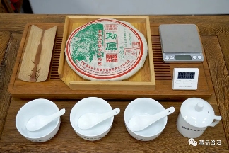 06年勐库母树茶春母,早年冰岛料压制,到底好不好?开汤审评来了 06年勐库母树茶春母,早年冰岛料压制,到底好不好?开汤审评来了