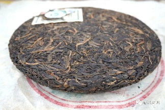 06年勐库母树茶春母,早年冰岛料压制,到底好不好?开汤审评来了 06年勐库母树茶春母,早年冰岛料压制,到底好不好?开汤审评来了