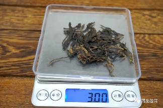 06年勐库母树茶春母,早年冰岛料压制,到底好不好?开汤审评来了 06年勐库母树茶春母,早年冰岛料压制,到底好不好?开汤审评来了