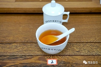 06年勐库母树茶春母,早年冰岛料压制,到底好不好?开汤审评来了 06年勐库母树茶春母,早年冰岛料压制,到底好不好?开汤审评来了