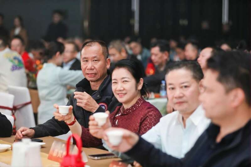 启天地,自成峰 大益蛇年生肖茶金蛇启天惊喜面世! brand_alt_mark