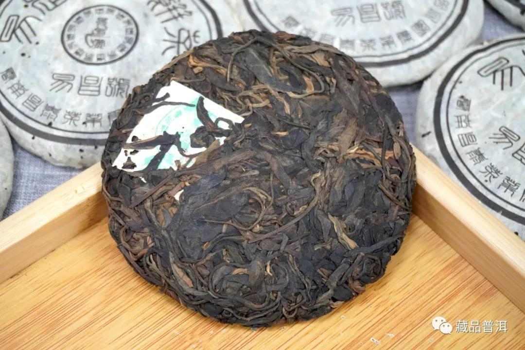 普洱知名品牌的经典茶：05年易昌号小饼、03年大益250克甲沱鉴赏