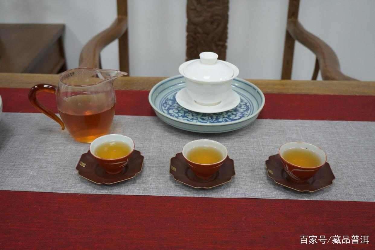普洱茶盖碗:厚度选择与容量搭配指南 普洱茶盖碗:厚度选择与容量搭配指南