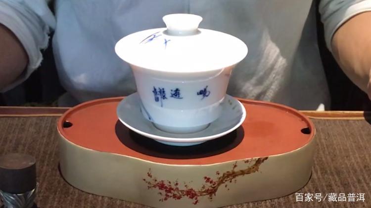 普洱茶盖碗:厚度选择与容量搭配指南 普洱茶盖碗:厚度选择与容量搭配指南