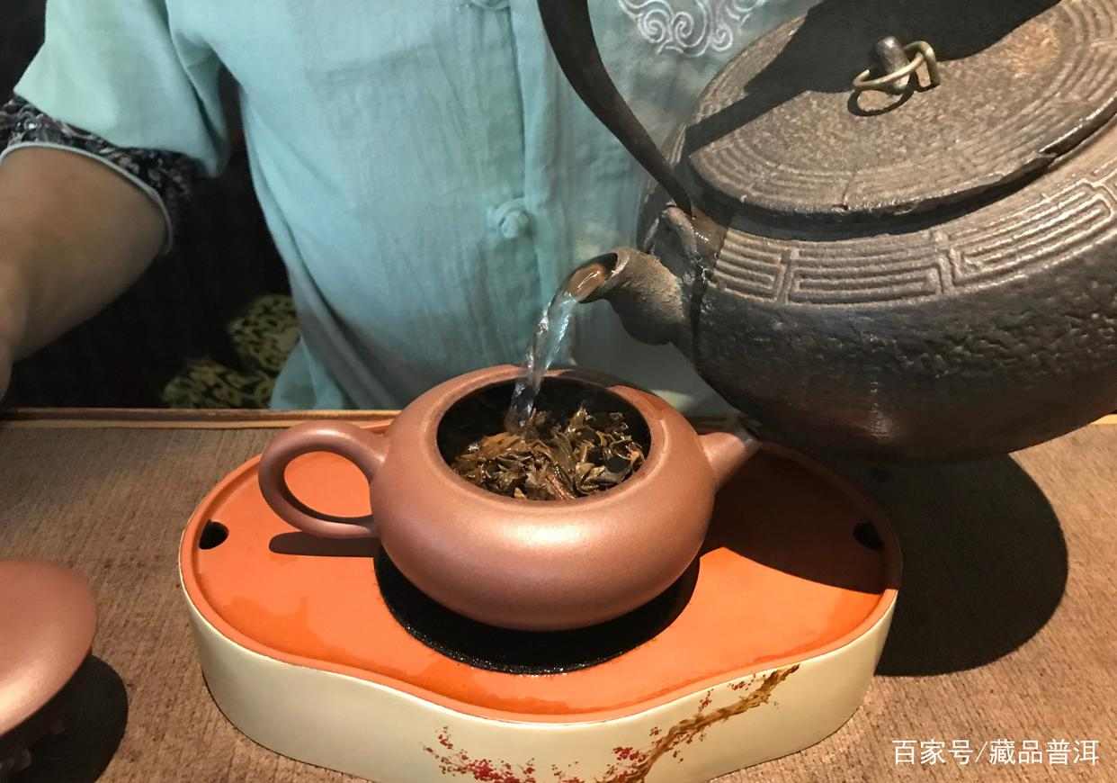 普洱茶冲泡技巧:紫砂壶、水温与出汤时间解析 普洱茶冲泡技巧:紫砂壶、水温与出汤时间解析