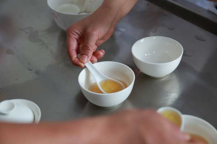 揭秘武夷岩茶独特的“上市时差”与“岩韵”密码 揭秘武夷岩茶独特的“上市时差”与“岩韵”密码