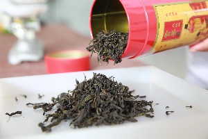 揭秘武夷岩茶独特的“上市时差”与“岩韵”密码 揭秘武夷岩茶独特的“上市时差”与“岩韵”密码