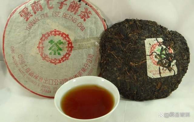 70年代初绿字黄印品鉴!黄印茶系年份最为久远,可谓茶中精品! 70年代初绿字黄印品鉴!黄印茶系年份最为久远,可谓茶中精品!