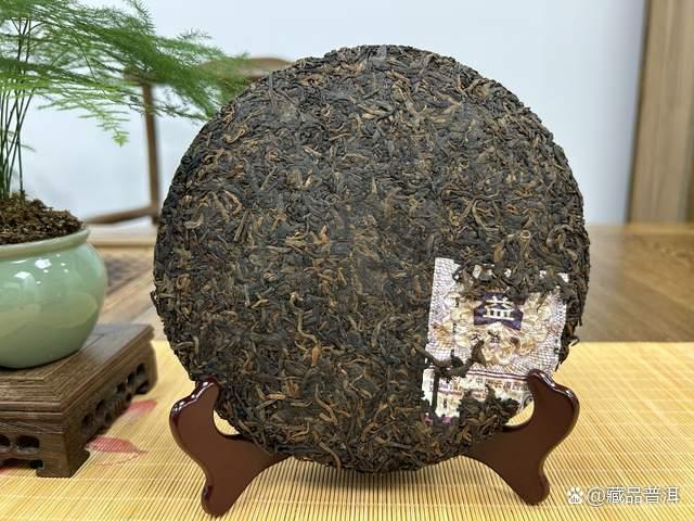 大益金针白莲与7572熟茶对比评测,用料工艺差异明显 大益金针白莲与7572熟茶对比评测,用料工艺差异明显