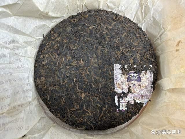 大益金针白莲与7572熟茶对比评测,用料工艺差异明显 大益金针白莲与7572熟茶对比评测,用料工艺差异明显