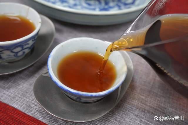 大益金针白莲与7572熟茶对比评测,用料工艺差异明显 大益金针白莲与7572熟茶对比评测,用料工艺差异明显