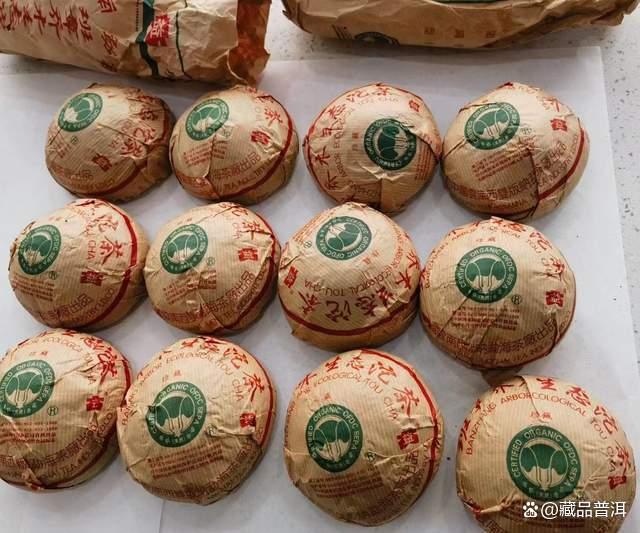 2004年班章珍藏青沱深度解析,班章大白菜家族传奇茶品 2004年班章珍藏青沱深度解析,班章大白菜家族传奇茶品