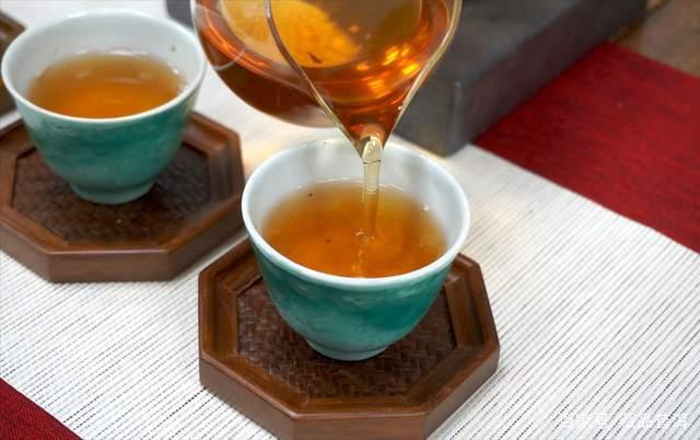 老班章入门优选:2006年兴海生态乔木饼茶品鉴 老班章入门优选:2006年兴海生态乔木饼茶品鉴