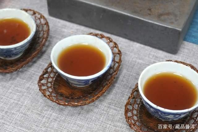 1993年7581镭射砖：熟茶之母的工艺革新与陈香魅力