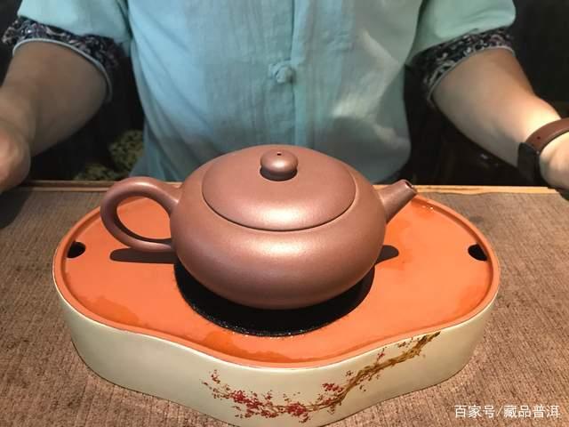 普洱茶熟茶怎么冲泡更好喝?以大益06年金孔雀为例,解析冲泡技巧 普洱茶熟茶怎么冲泡更好喝?以大益06年金孔雀为例,解析冲泡技巧