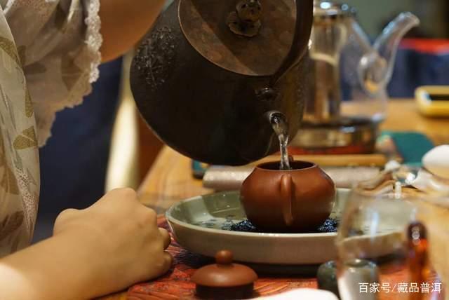 普洱茶熟茶怎么冲泡更好喝?以大益06年金孔雀为例,解析冲泡技巧 普洱茶熟茶怎么冲泡更好喝?以大益06年金孔雀为例,解析冲泡技巧