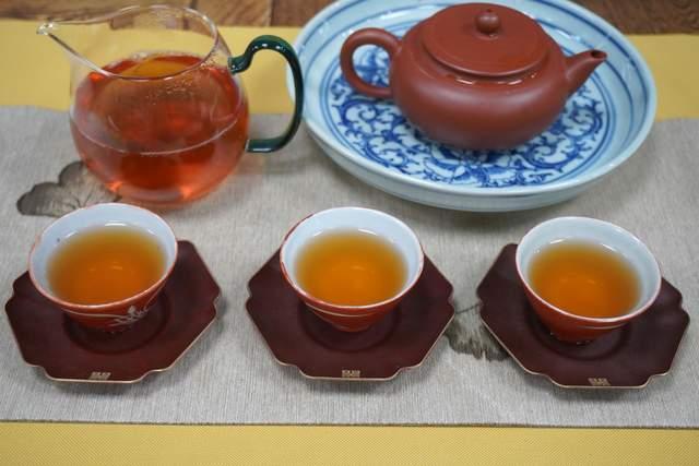 中期普洱茶购买指南：什么是茶油？普洱茶出现茶油正常吗？