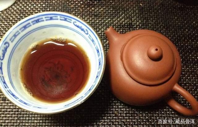 80年代紫天熟饼,勐海茶厂熟茶标杆之作,老茶市场上的佼佼者! 80年代紫天熟饼,勐海茶厂熟茶标杆之作,老茶市场上的佼佼者!