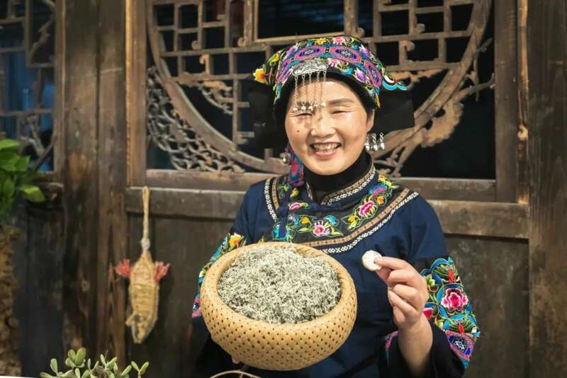 新华社发重磅长文:来凤藤茶如何花30年时间“出山”又出圈 新华社发重磅长文:来凤藤茶如何花30年时间“出山”又出圈