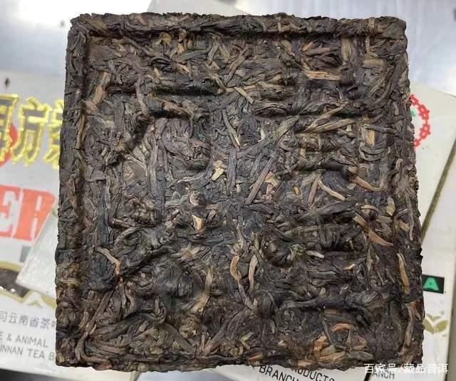紫斑方砖与92方砖对比:兰香典范的传承与独特之处 紫斑方砖与92方砖对比:兰香典范的传承与独特之处