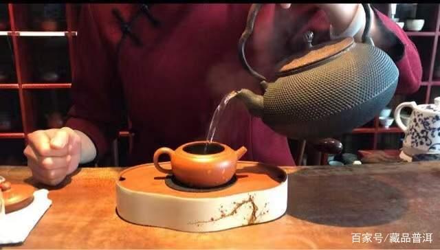 普洱茶新手避坑指南:精准判断与中期茶收藏技巧 普洱茶新手避坑指南:精准判断与中期茶收藏技巧